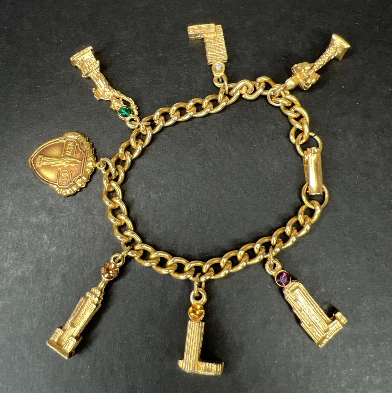 Vintage 70s gold tone New York City buildings landmarks charm bracelet 6.5” READ