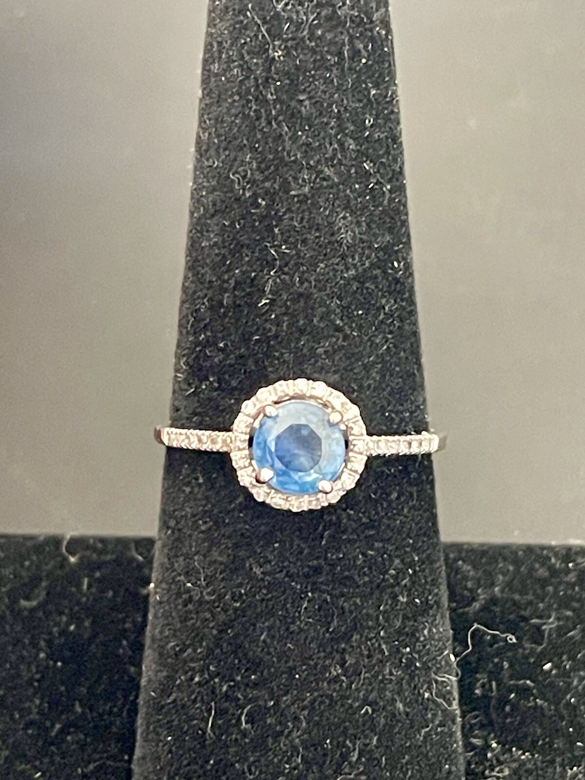 14k W/Gold 1.00CT Ceylon Sapphire & 0.16CTW Halo Diamond Ring. Size 7.25 (S178)