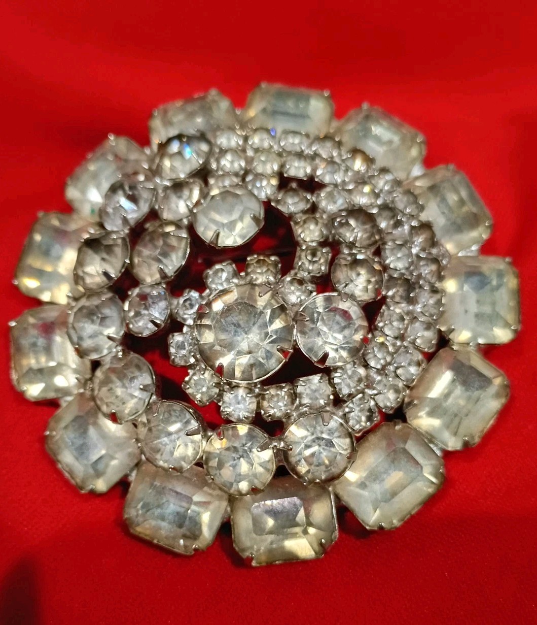 Vintage Unsigned Brooch Clear Round and Emerald Cut Prong Set Rhinestones