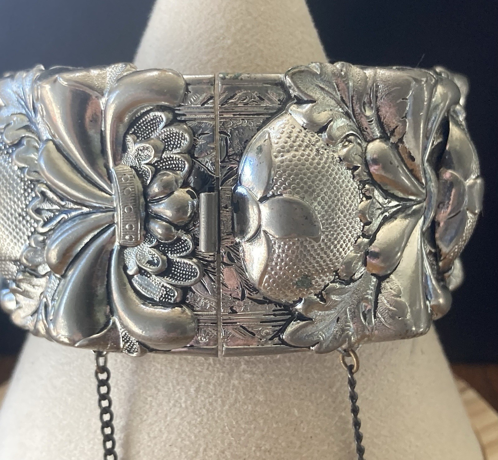 Vintage Chunky Bangle Bracelet Ornate Repousse Hinged Silver Tone 7”