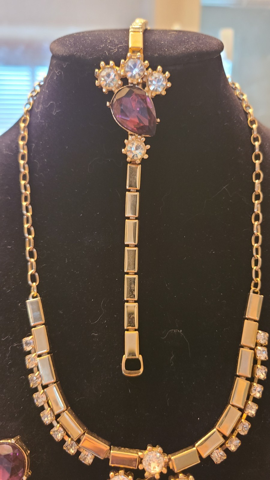 VINTAGE ‘CORO’ PARURE SET AMETHYST 19″ NECKLACE, 6-3/4″ BRACELET & CLIP EARRINGS