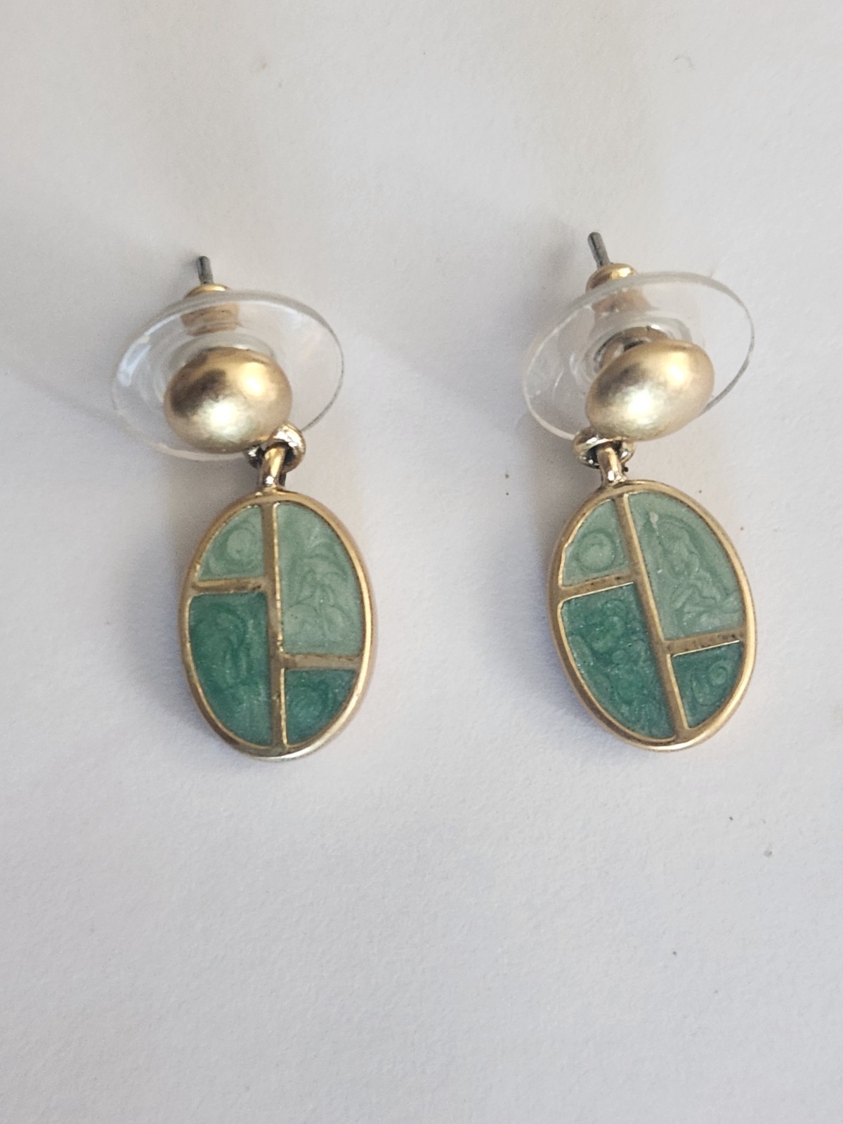 Vintage Earrings 1/2 inch drop.