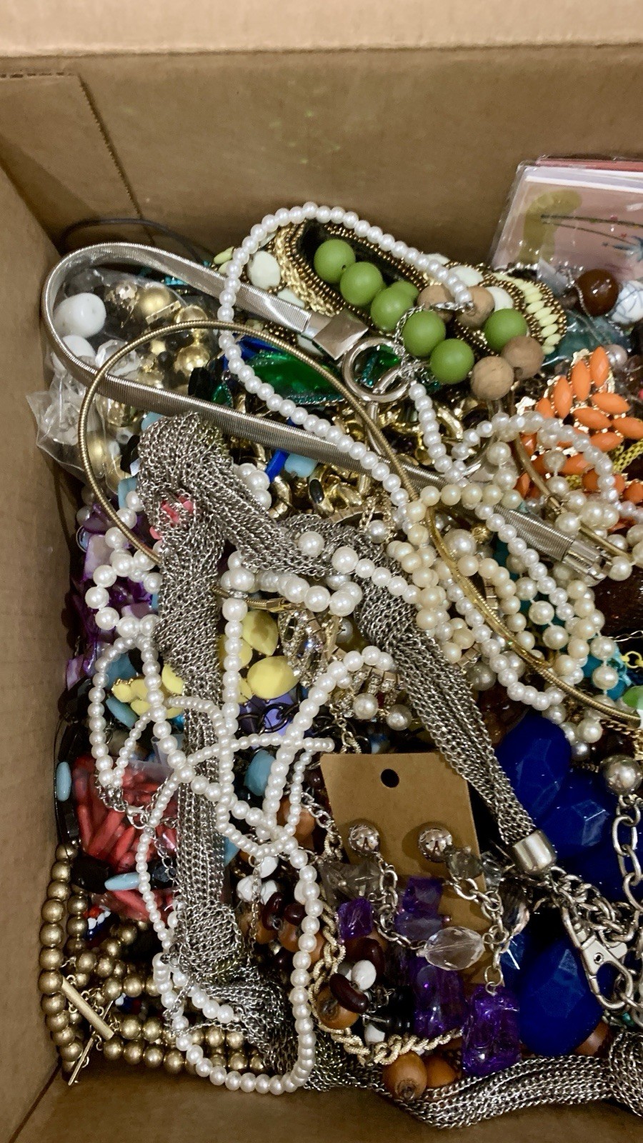 HUGE 19+ POUNDS COSTUME JEWELRY CRAFT WEAR TANGLED JUNK JEWELRY MAKERS LOT# 22
