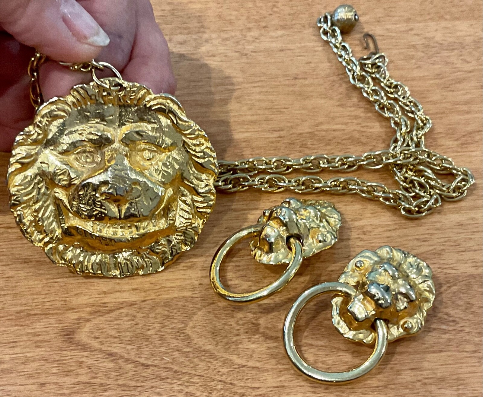 VTG KENNETH J LANE LION 2.5”PENDANT 24” NECKLACE WITH LION DOORKNOCKER EARRINGS