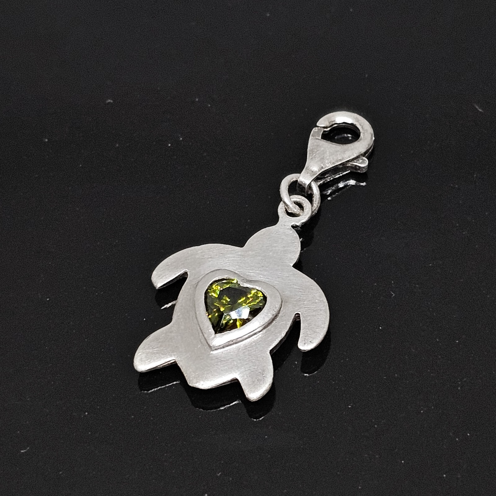 925 Sterling Silver – Peridot Gem Stone Heart Turtle Charm Pendant
