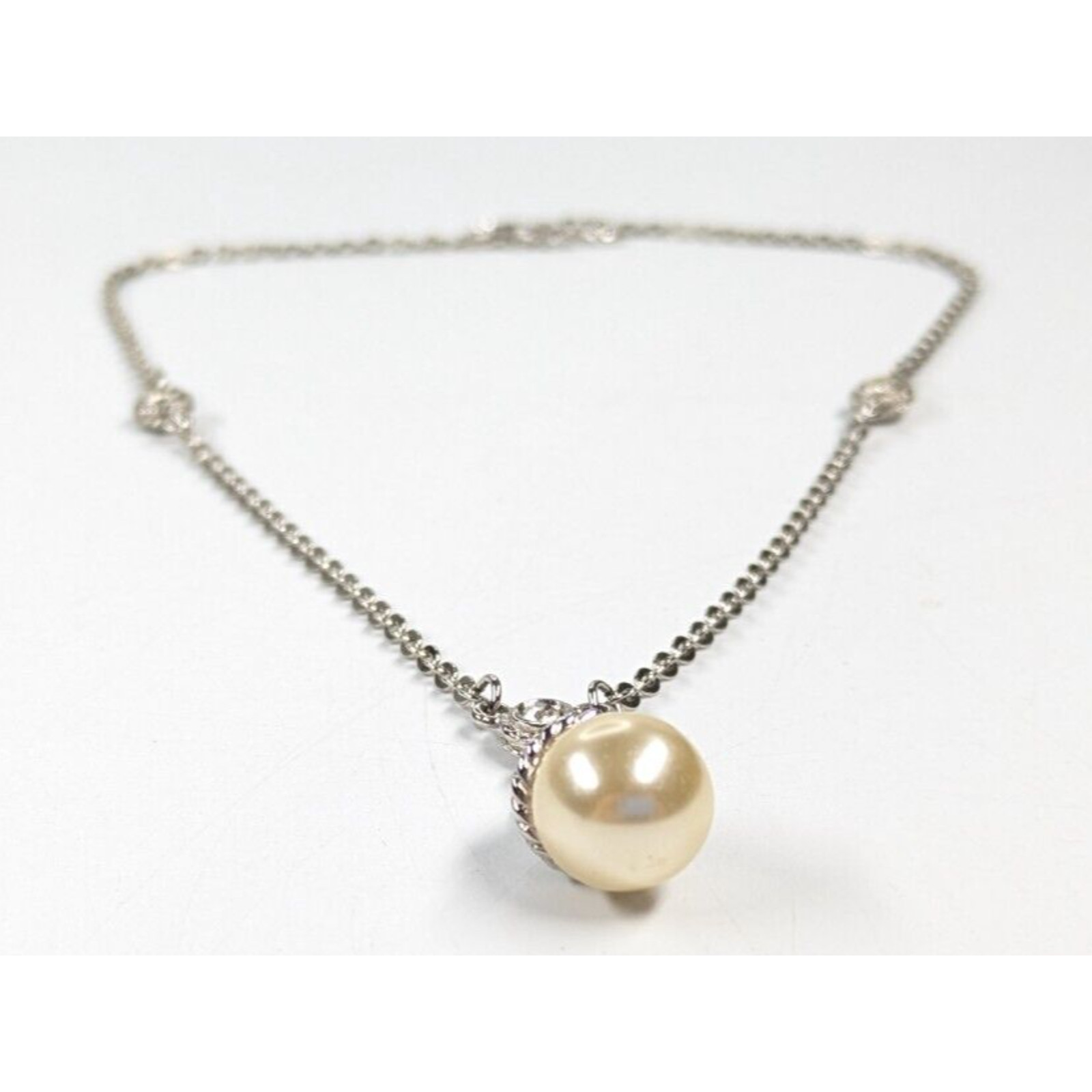 VTG White/Cream Faux Pearl Drop Pendant Silver Tone Station Chain Necklace 16″