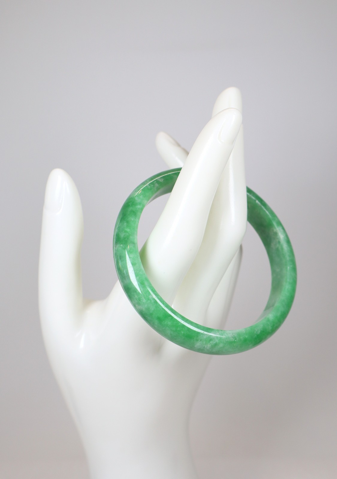Genuine Vintage Chinese Green Jadeite Gemstone Bangle 58.26mm Diameter