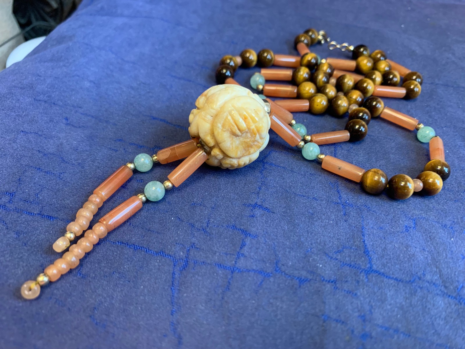 Vtg Jade Tigers Eye Necklace 23″ Fashion Jewelry Carved Pendant Hook Clasp