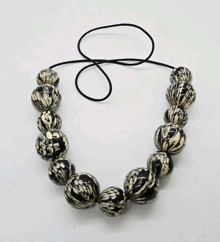 Vintage Joan Rivers Snakeskin Design Beads on Leather cord AS IS