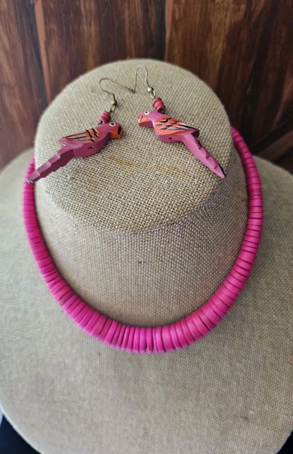 Vtg Wood Flat Pink Bead Necklace Barrell Clasp 17″ Tropical W Parrott Eearings
