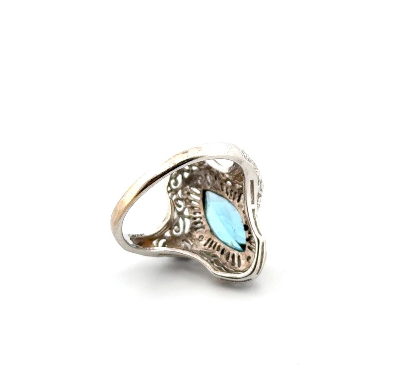 Size: 8 Vintage 10k White Gold Filigree Open Work Blue Topaz Ring 4.3g