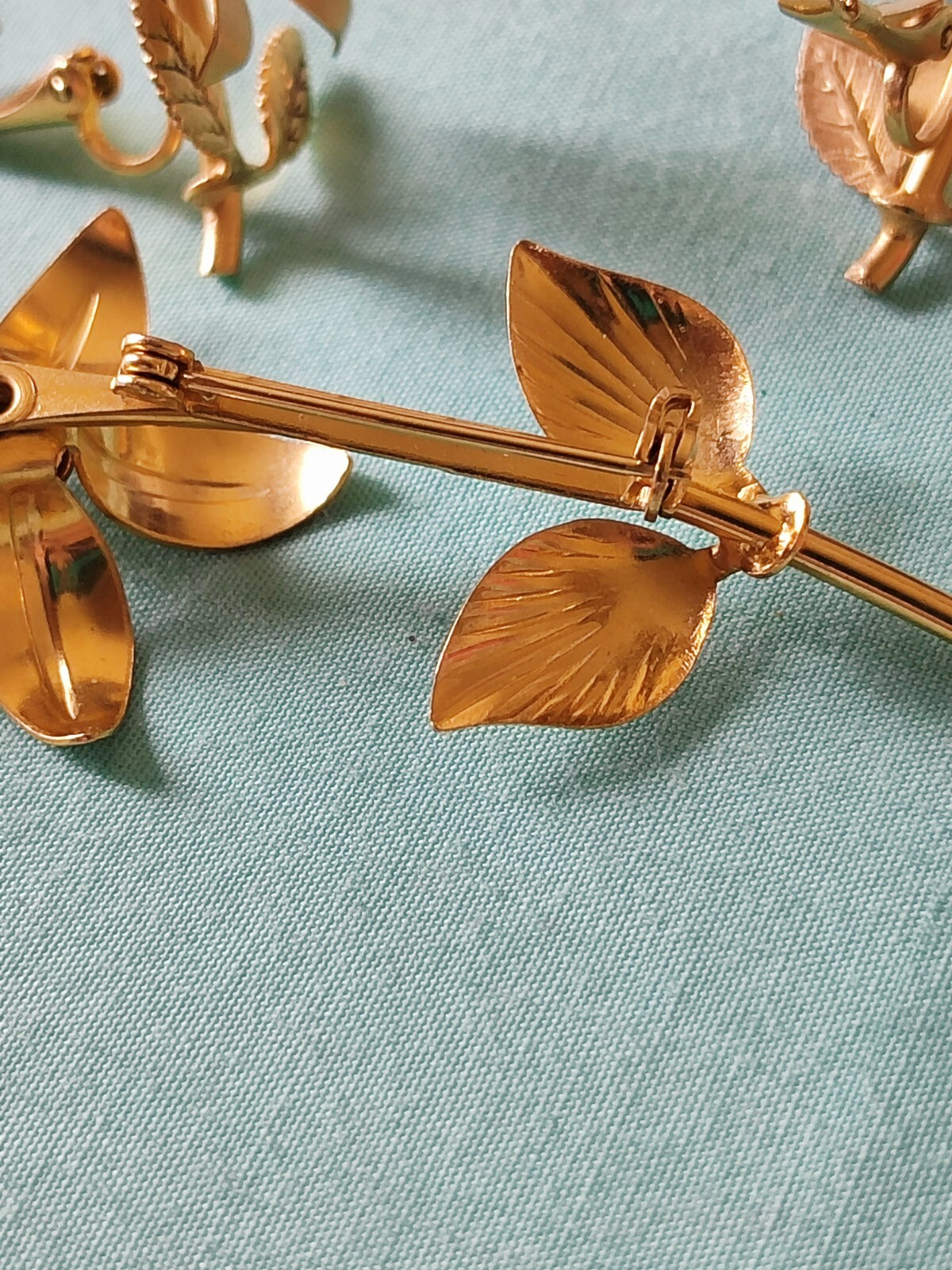 Vintage Flower Brooch Pin And Clip On Earrings Set Gold Garden Spring Summer