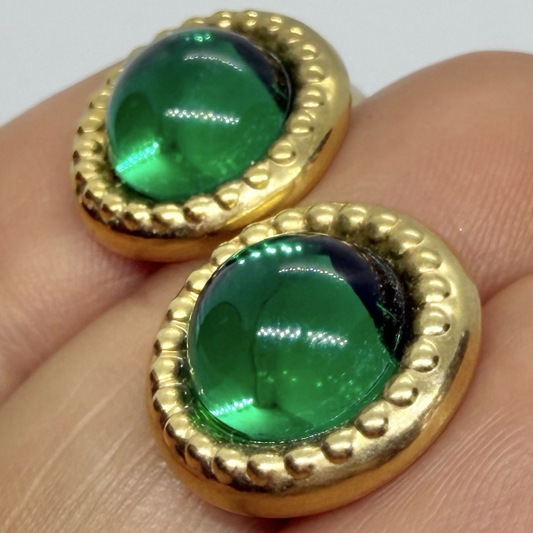 Vtg Petite Jelly Green Gripoix Glass Cabochon Goldtone Stud Earrings Post Round