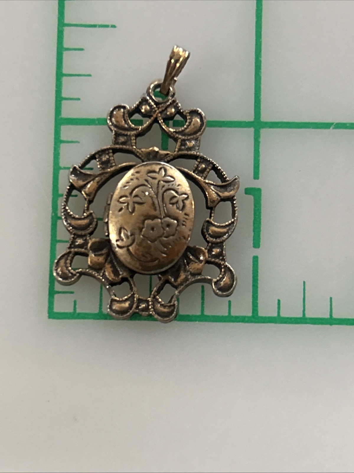 Unmarked Gold Filled Floral Etched Locket Art Nouveau Pendant 6.05 Grams