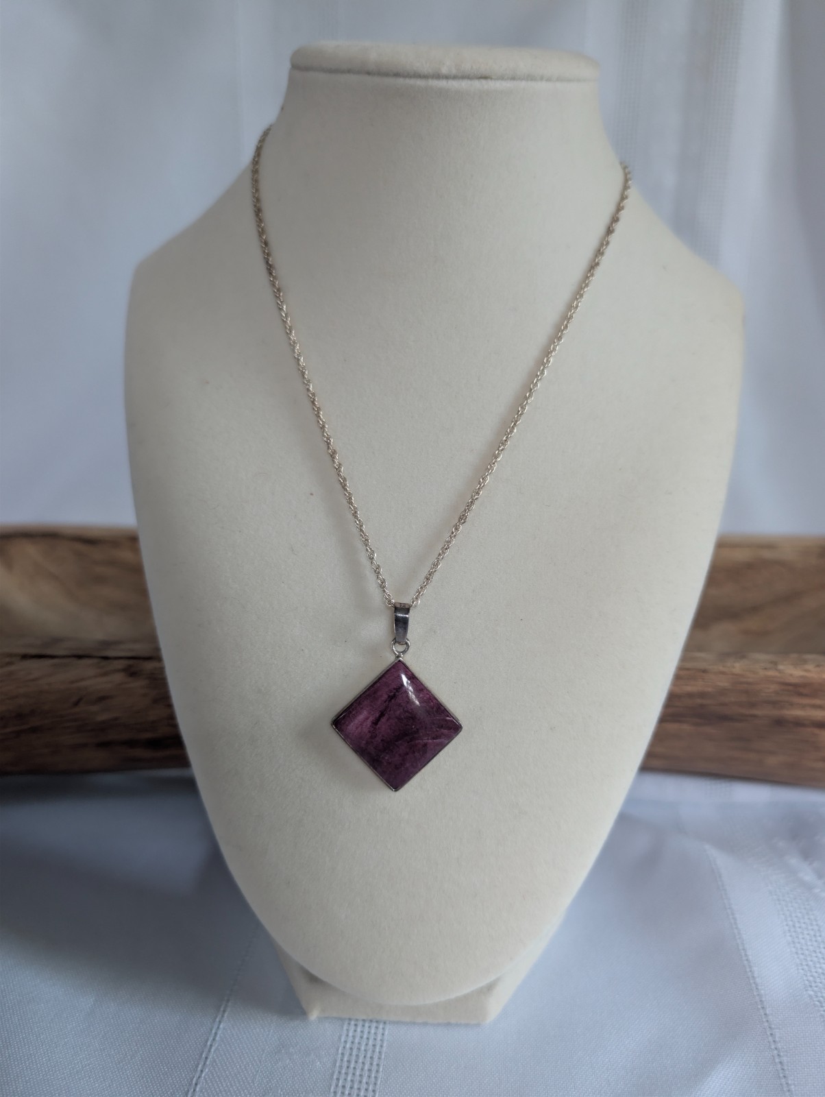 Vintage Square Sterling Silver 3/4″ Purple Spiny Oyster Pendant Necklace 16″+