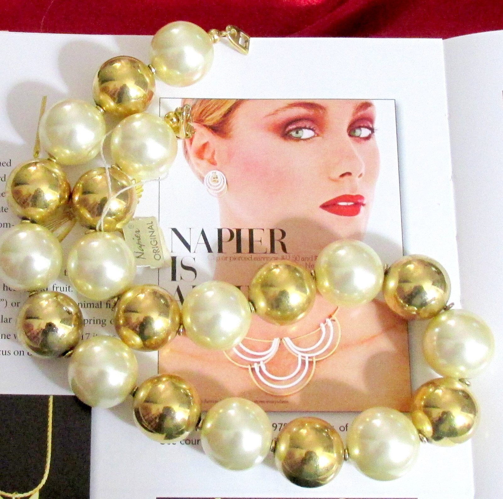 VTG RUNWAY STATEMENT NAPIER CHUNKY 3/4″ FAUX PEARL GP BEAD 18″ NECKLACE TAG 80s