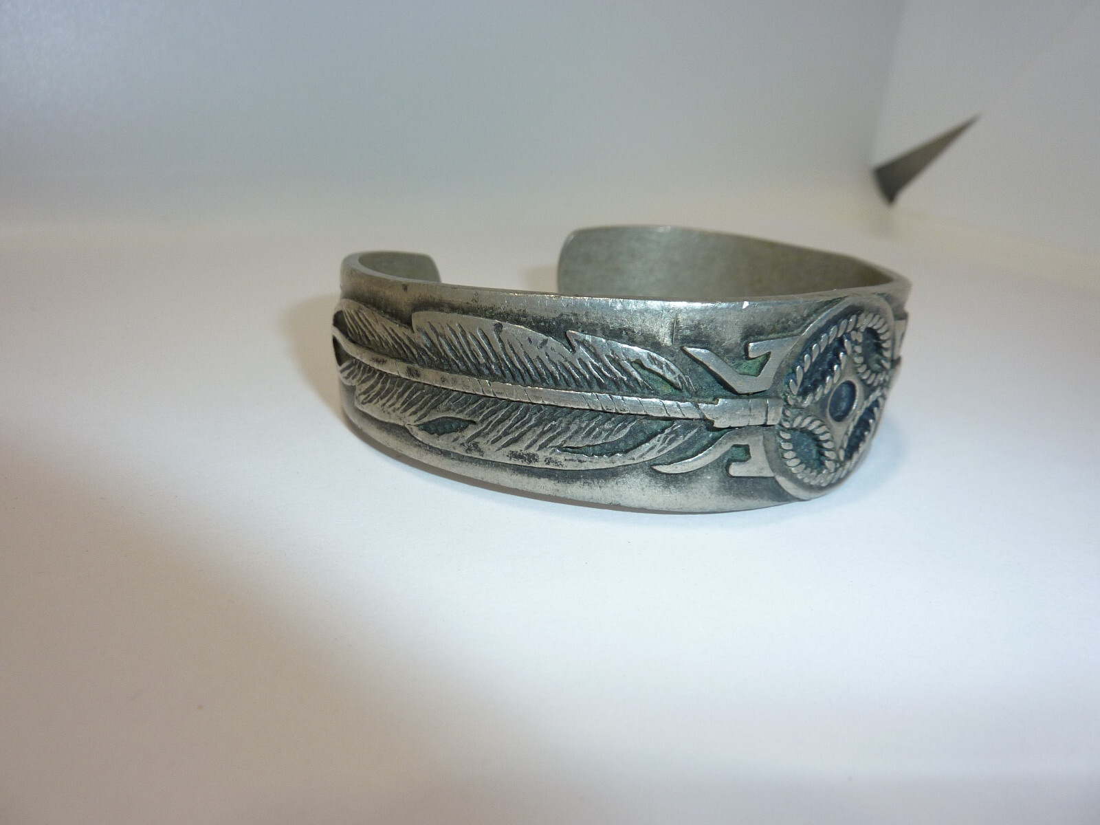 VINTAGE South Western Silver Tone Feather Wrist Cuff Bracelet