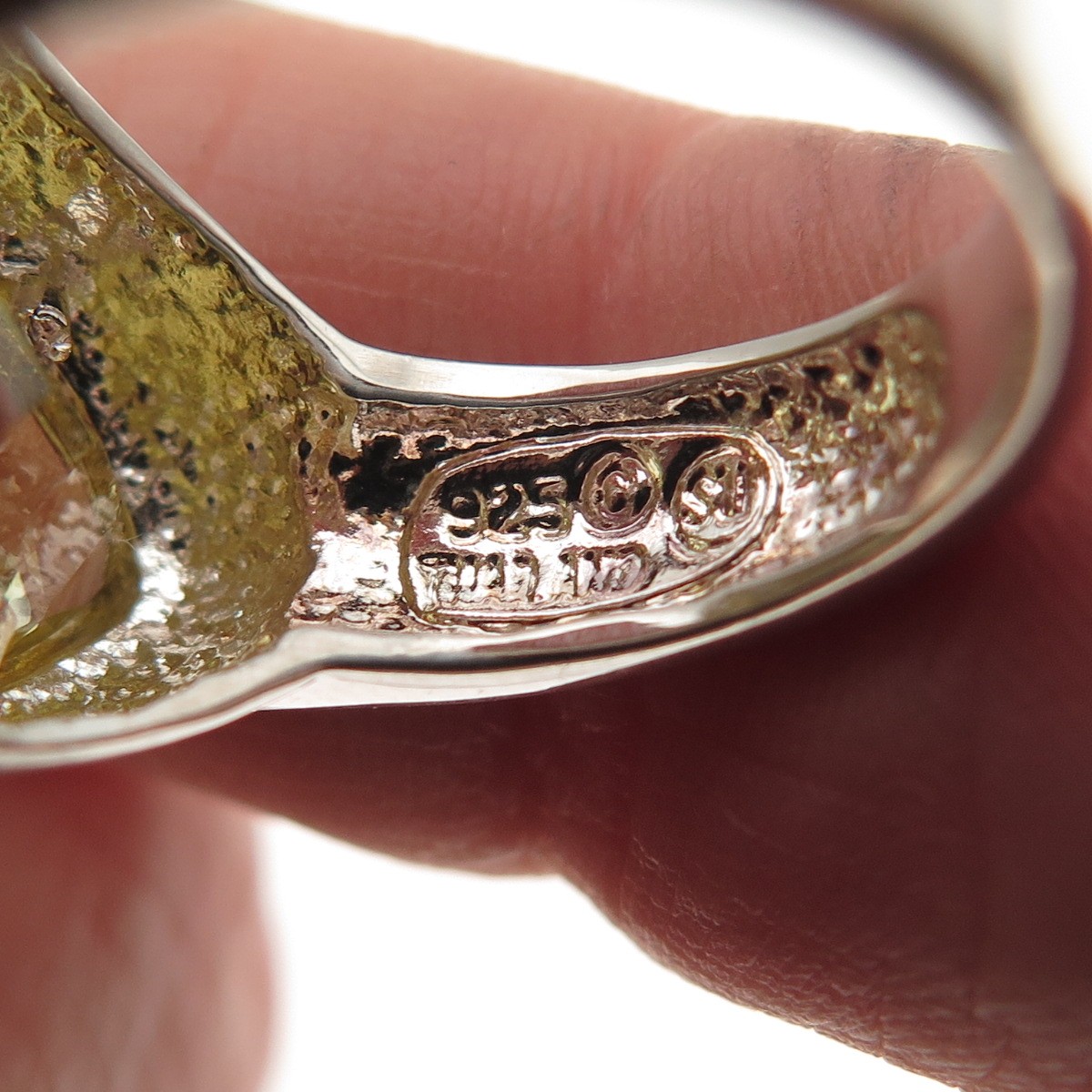 925 Sterling Silver Vintage Real Lime Green Quartz Modernist Ring Size 6.25
