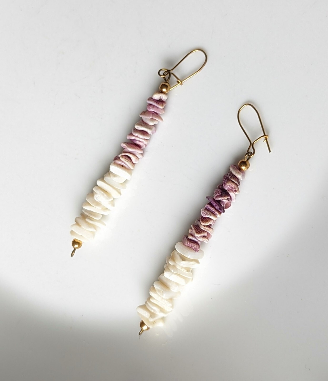 Vintage Purple White SHELL CHIP 3″ Dangle BEACH Hook PIERCED Earrings
