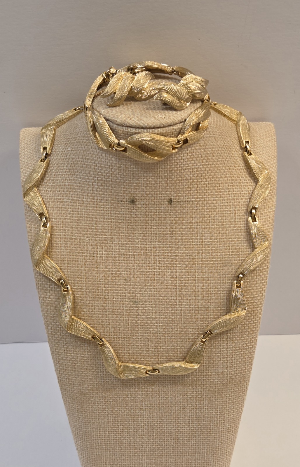 Beautiful 1970s-80s Monet Gold Ribbon Choker Jewelry Set Bracelet & Earrings