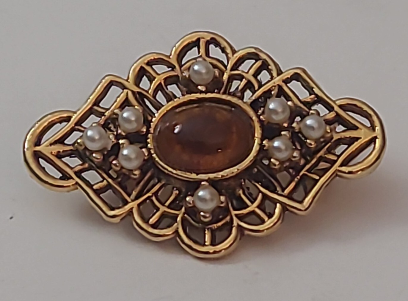 VTG TACOA Faux Pearl Gold Tone Metal Ornate Oval Brooch Pin Amber Color Stone