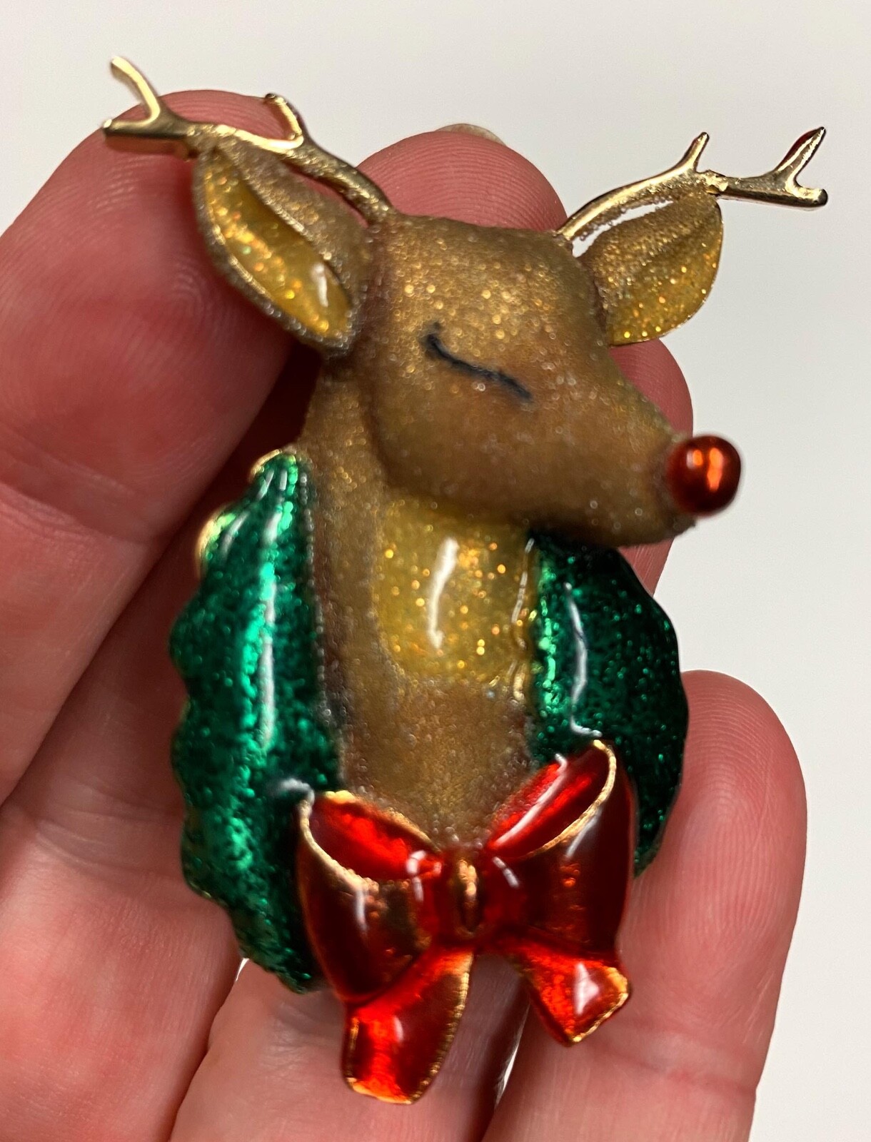 Vintage DANECRAFT Gold Green Red Enamel Reindeer Wreath Christmas Pin Brooch EXC