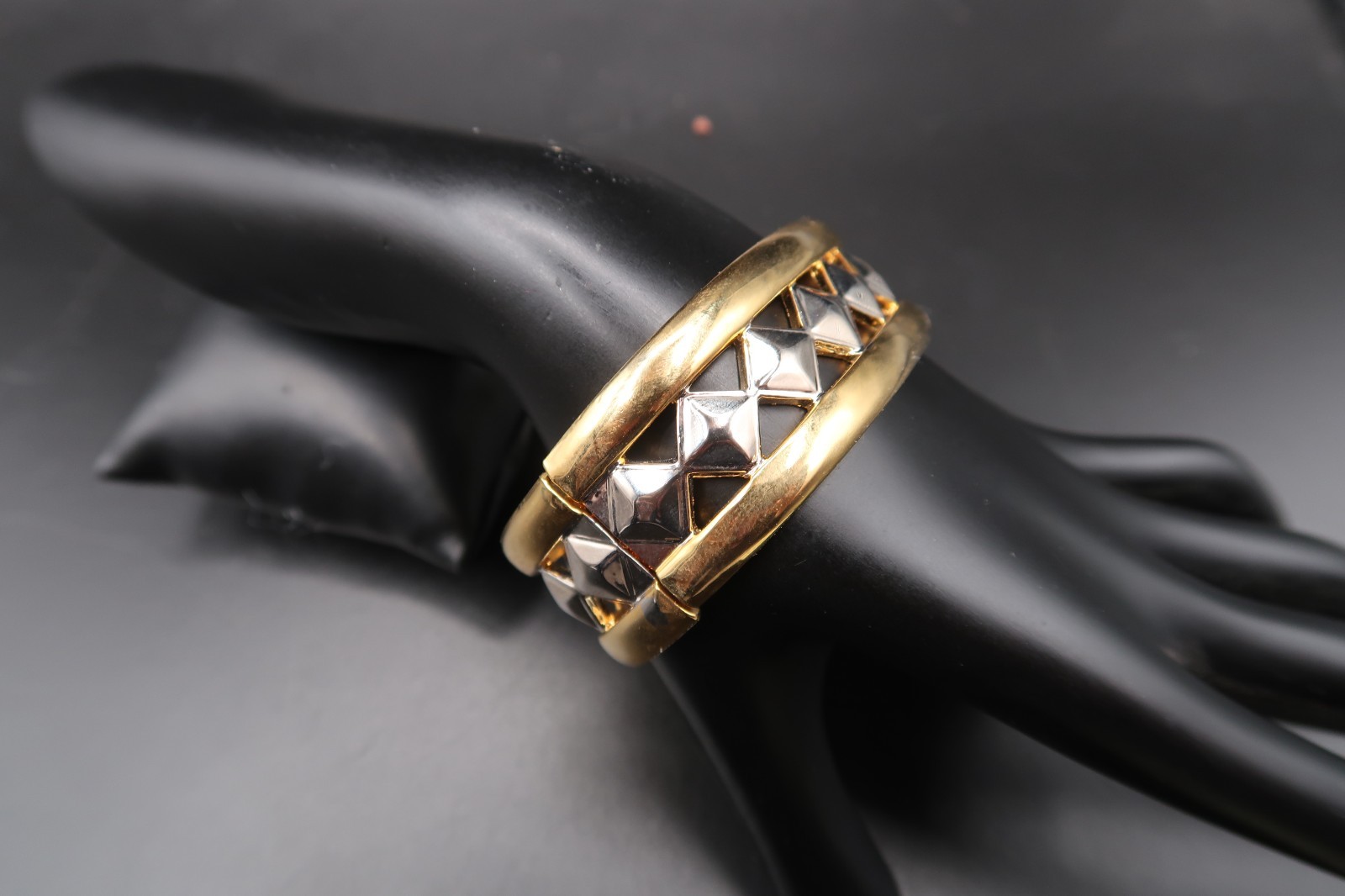 Vtg Gold & Silver Tone Hinged Clamp Bangle w/ Diamond Pattern & Open Work Design