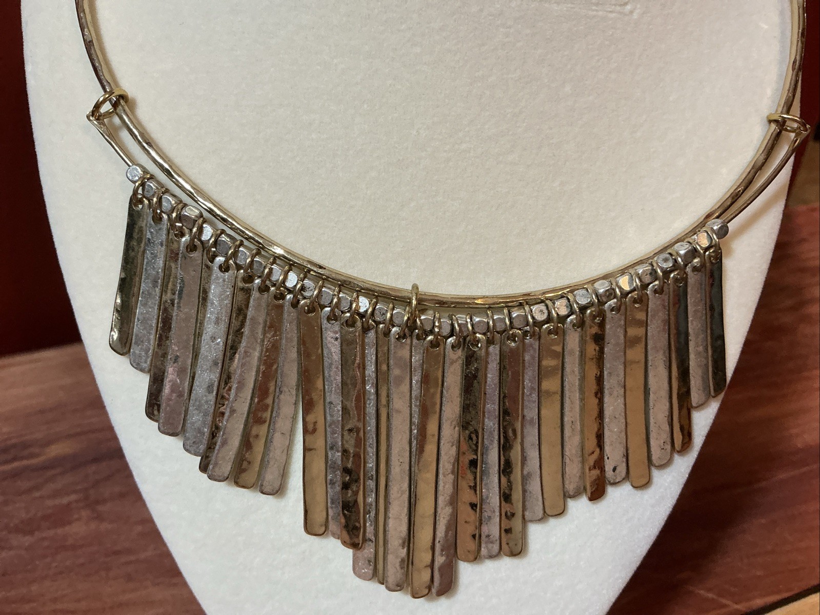 RLM Robert Lee Morris Signed Vintage Silvertone Fringe Bib Style Necklace KB102