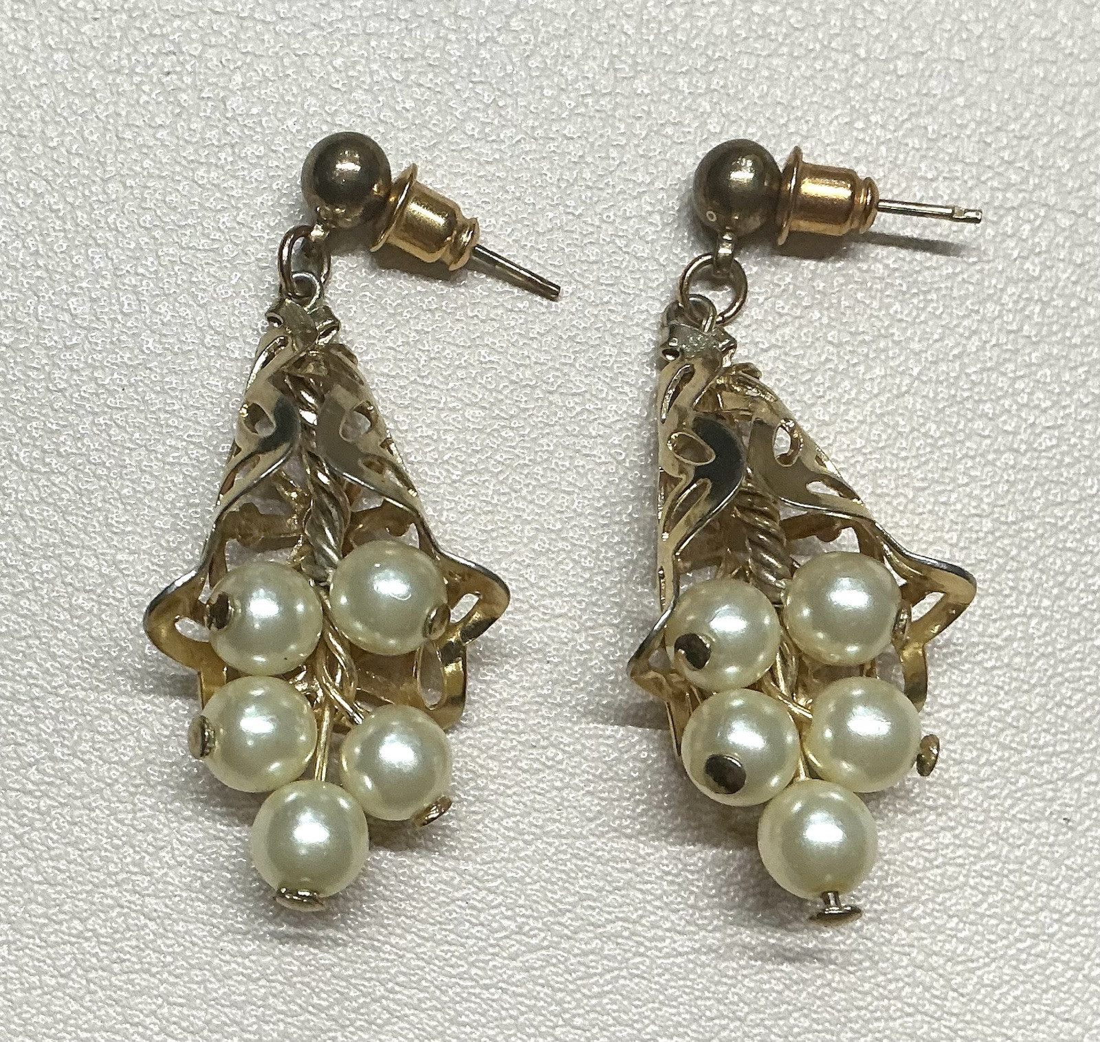 Earrings Cluster Bunch of Pearls Gold Tone Filigree Mounting Stud Post 1950s