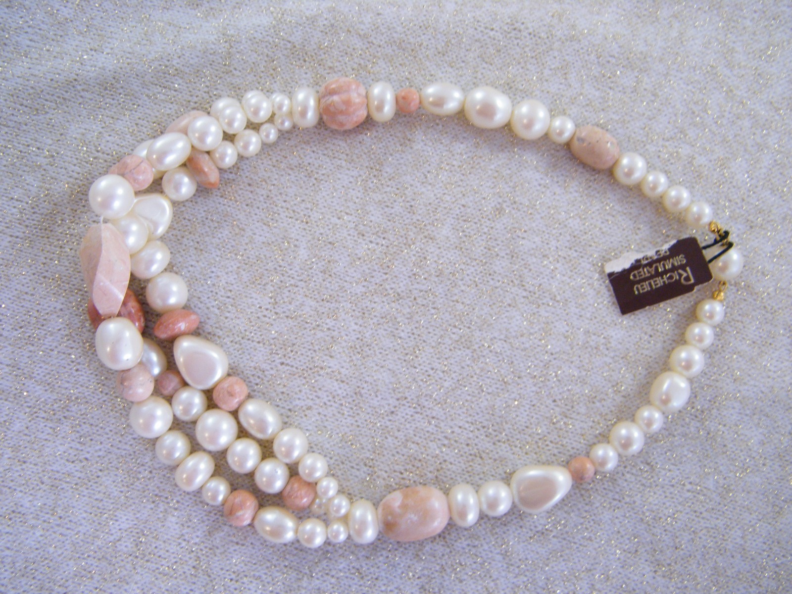 VINTAGE NEW RICHELIEU ~ 17 1/2″ NECKLACE FAUX PEARL & SALMON COLORED STONE BEADS