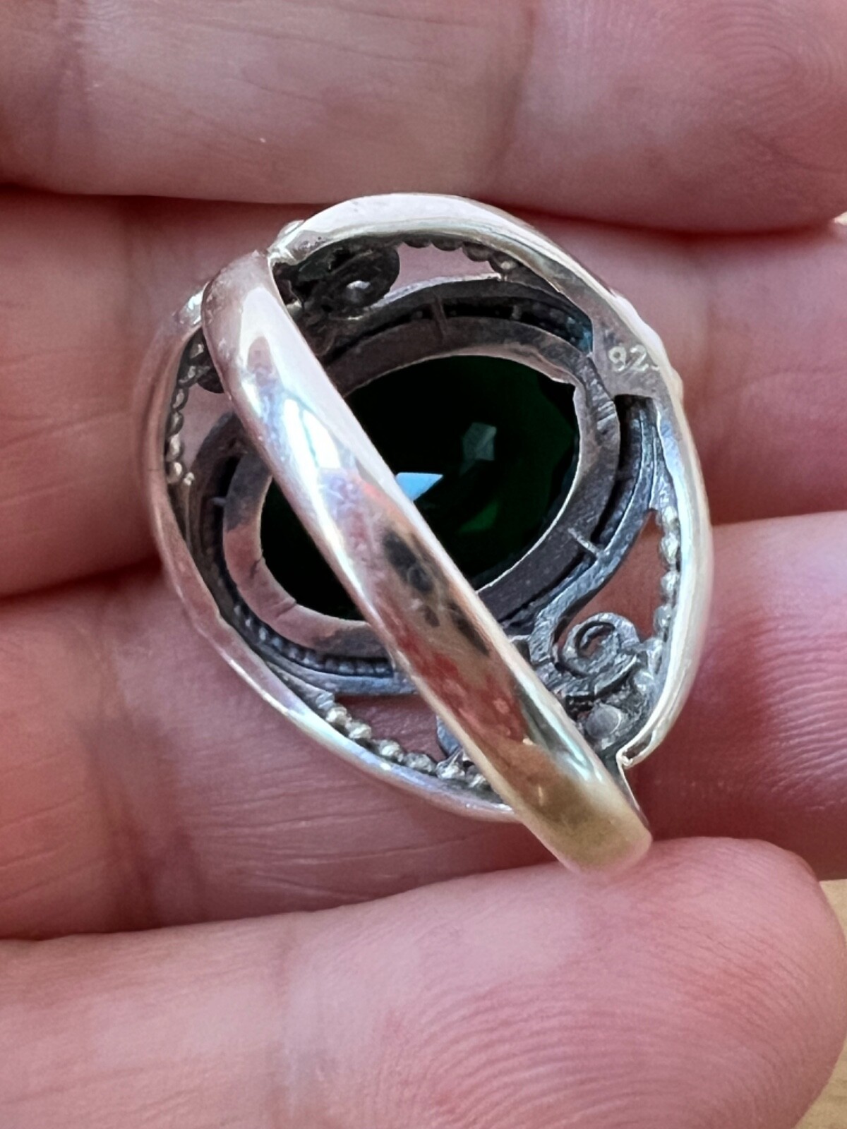 VINTAGE LARGE VIVID GREEN OVAL PASTE GLASS RING 925 STERLING SILVER ORNATE