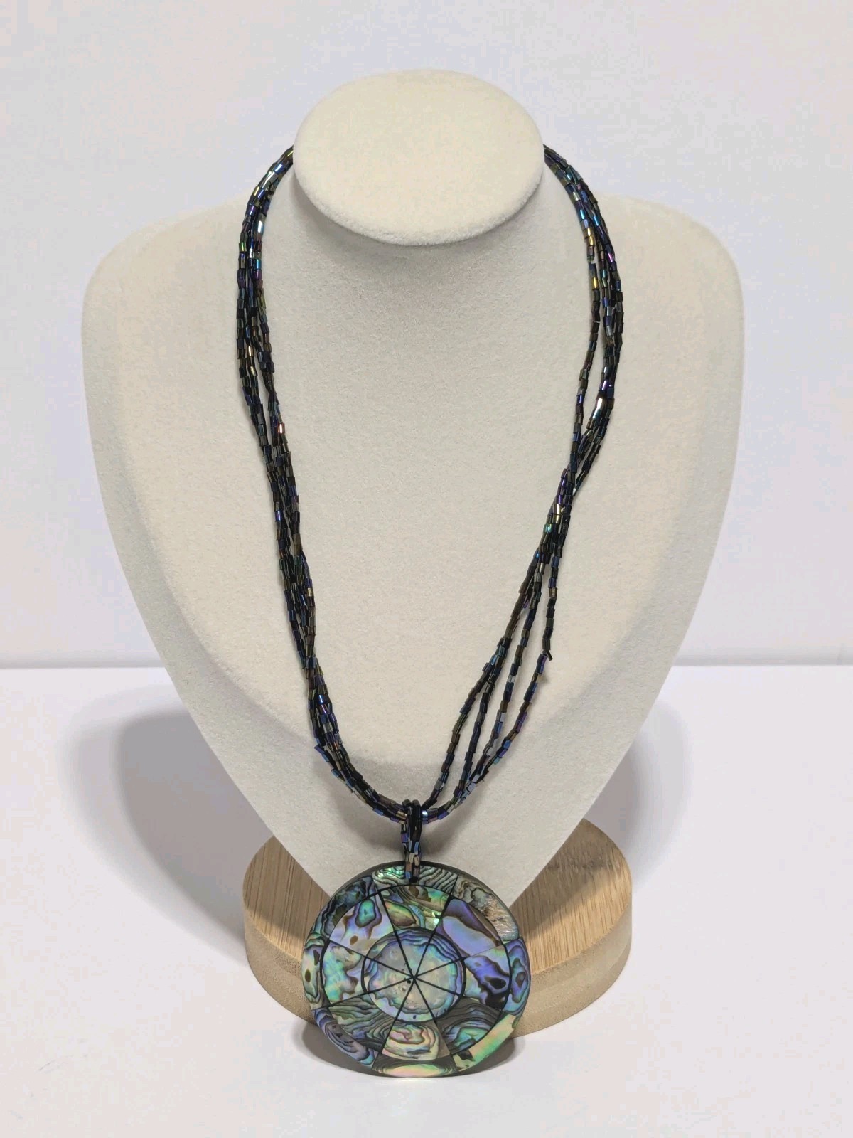VTG Layered Glass Bead Necklace With Abalone/Acrylic Round Pendant 16″.