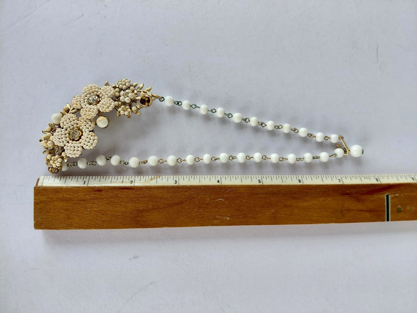 Vintage Necklace Choker Unsigned Gold Tone Tiny Flowers Faux Seed Pearls 17-18″