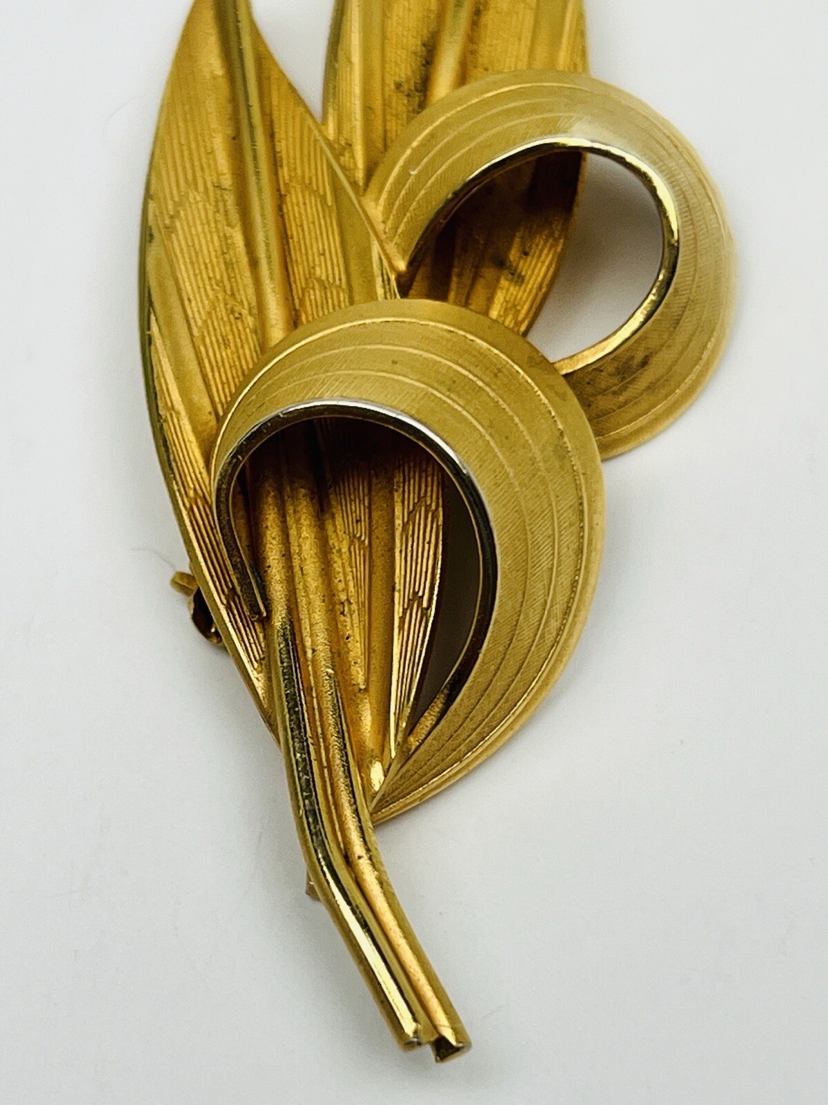 Vintage Brushed Gold Tone 4 Lily Leaf Pin Brooch Textured Nature