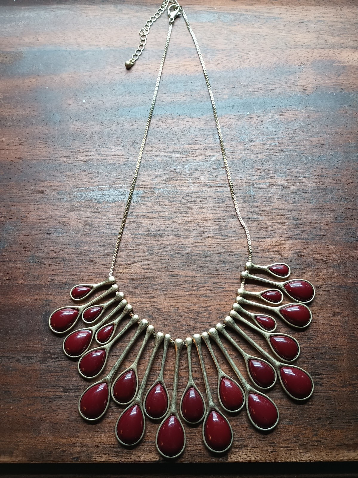 Vintage Style Goldtone Maroon Teardrop Necklace W/Box Chain 16 In W/3 In Extend
