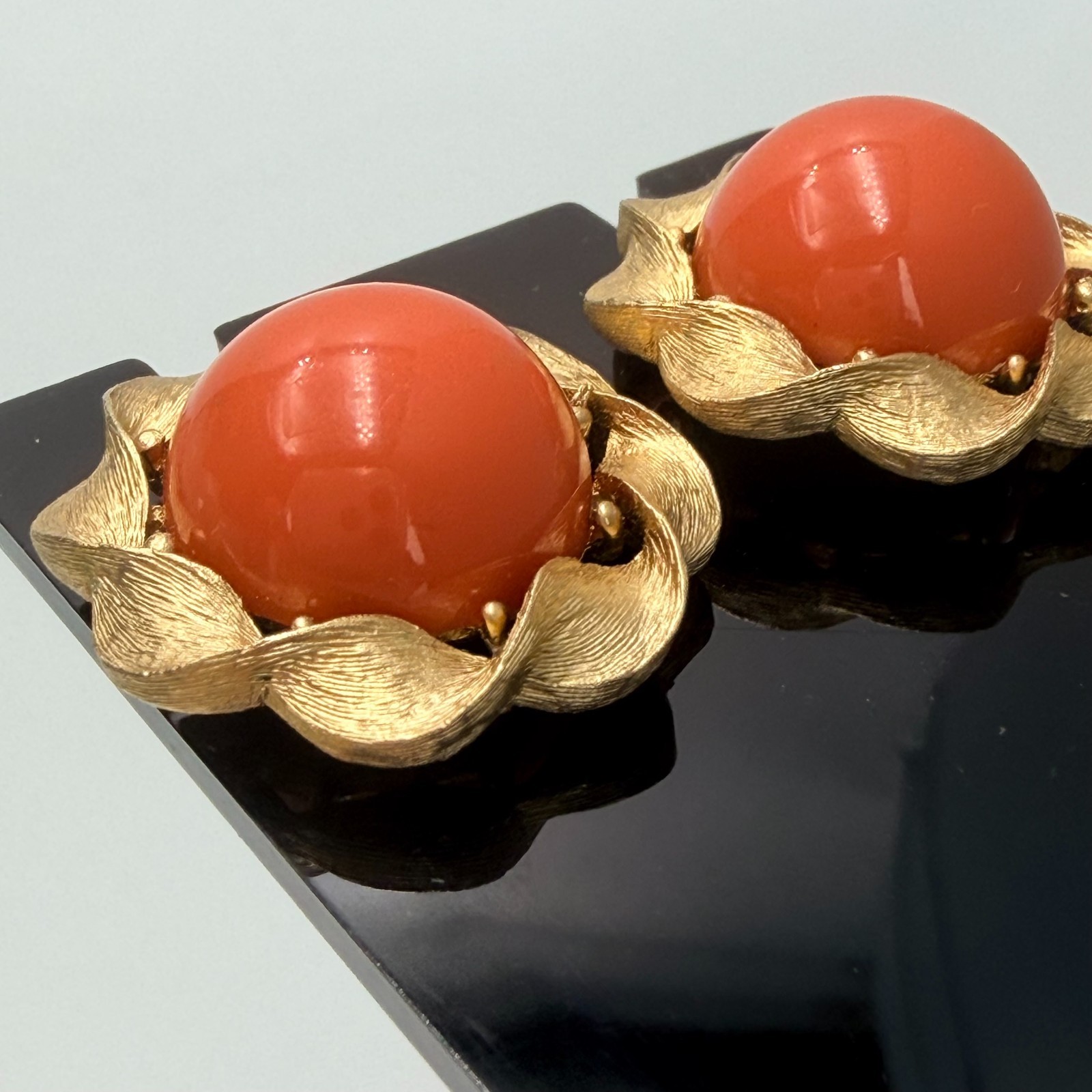 Vintage Crown Trifari Faux Coral Cabochon Clip On Earrings Gold Tone Textured