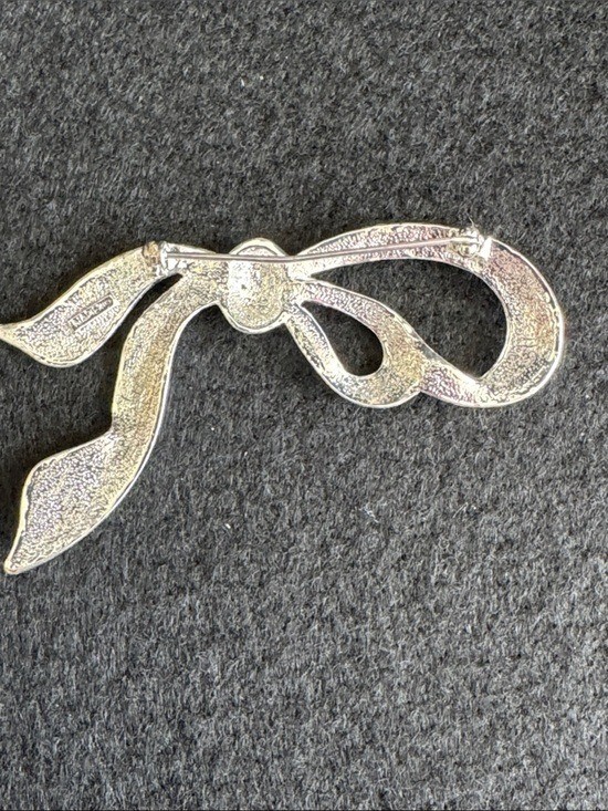 VTG Signed Napier Rhinestone Bow Brooch Silver Tone Ribbon Pin Crystal Pave MCM