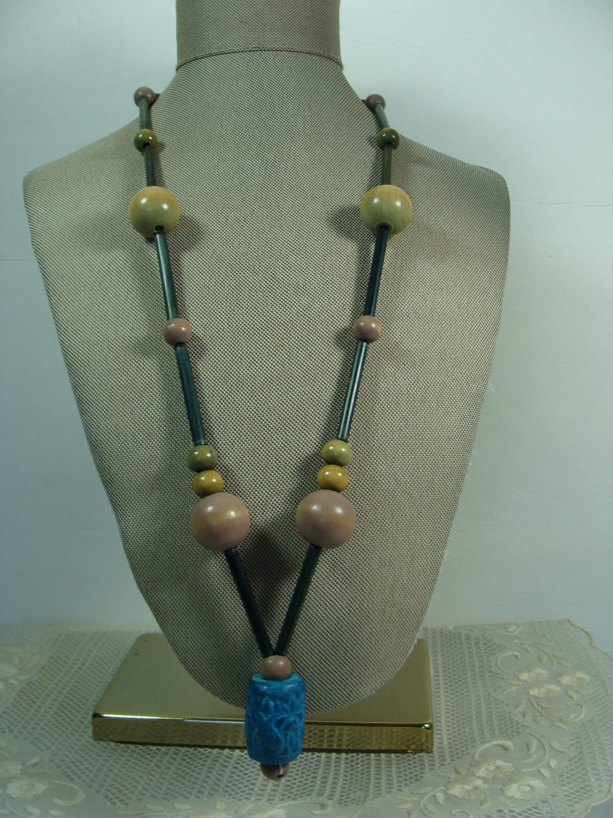 VTG Handmade Carved Tulip Flower Ceramic Bead Wood Tribal Bohemian Mod Necklace