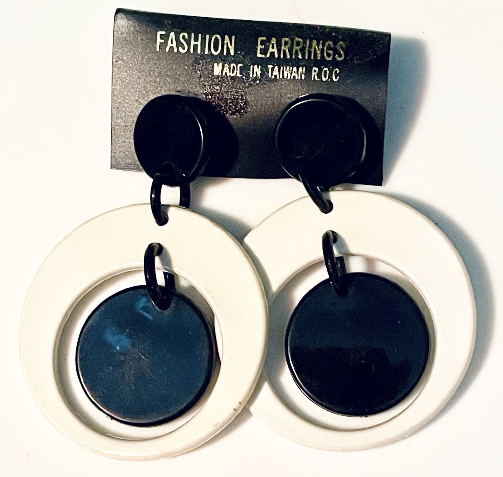 80s Does 60s VINTAGE Black White Hoop Earrings MCM Plastic NOS Taiwan ROC HOOPS