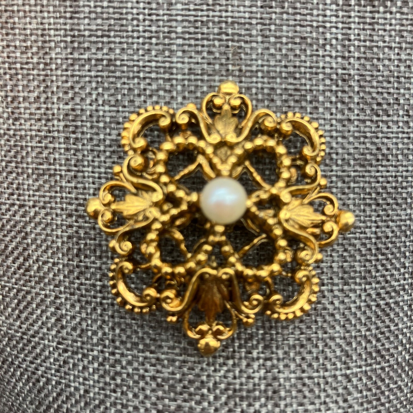 Tacoa Flower Brooch Pin 1.5 In Gold Pearl Ornate Floral Vintage Retro Elegant