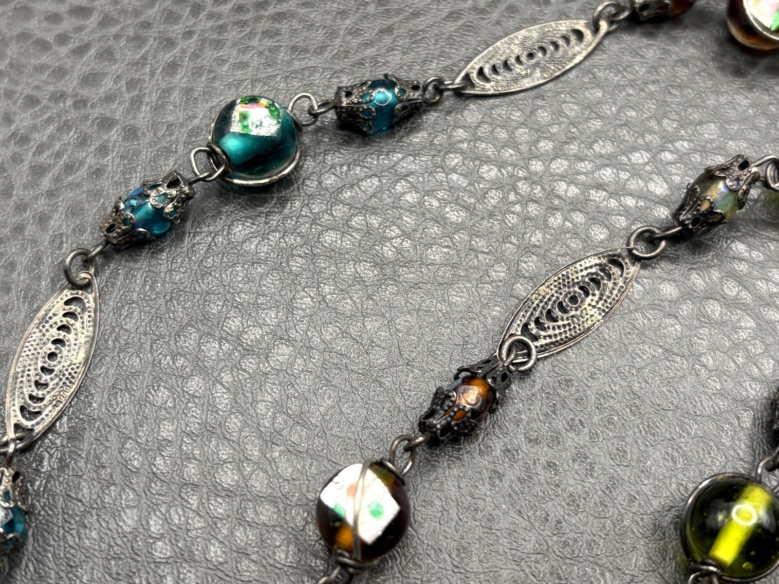 Vintage Spun Silver Venetian Foil Glass Bead Silver Tone Chain Necklace 42″