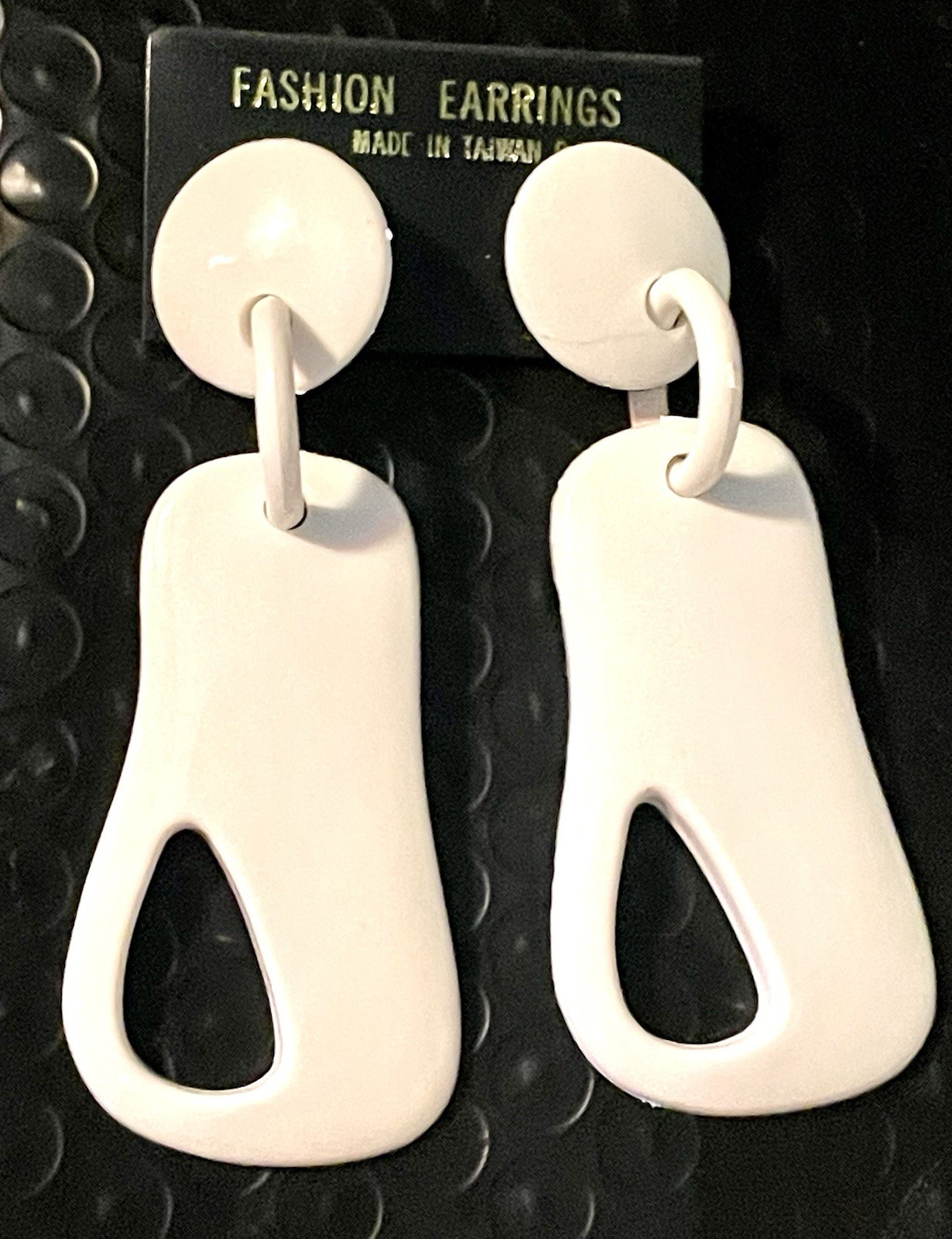 80s Does 60s Vintage Modernist White Earrings MCM Plastic Dangle NOS Taiwan ROC