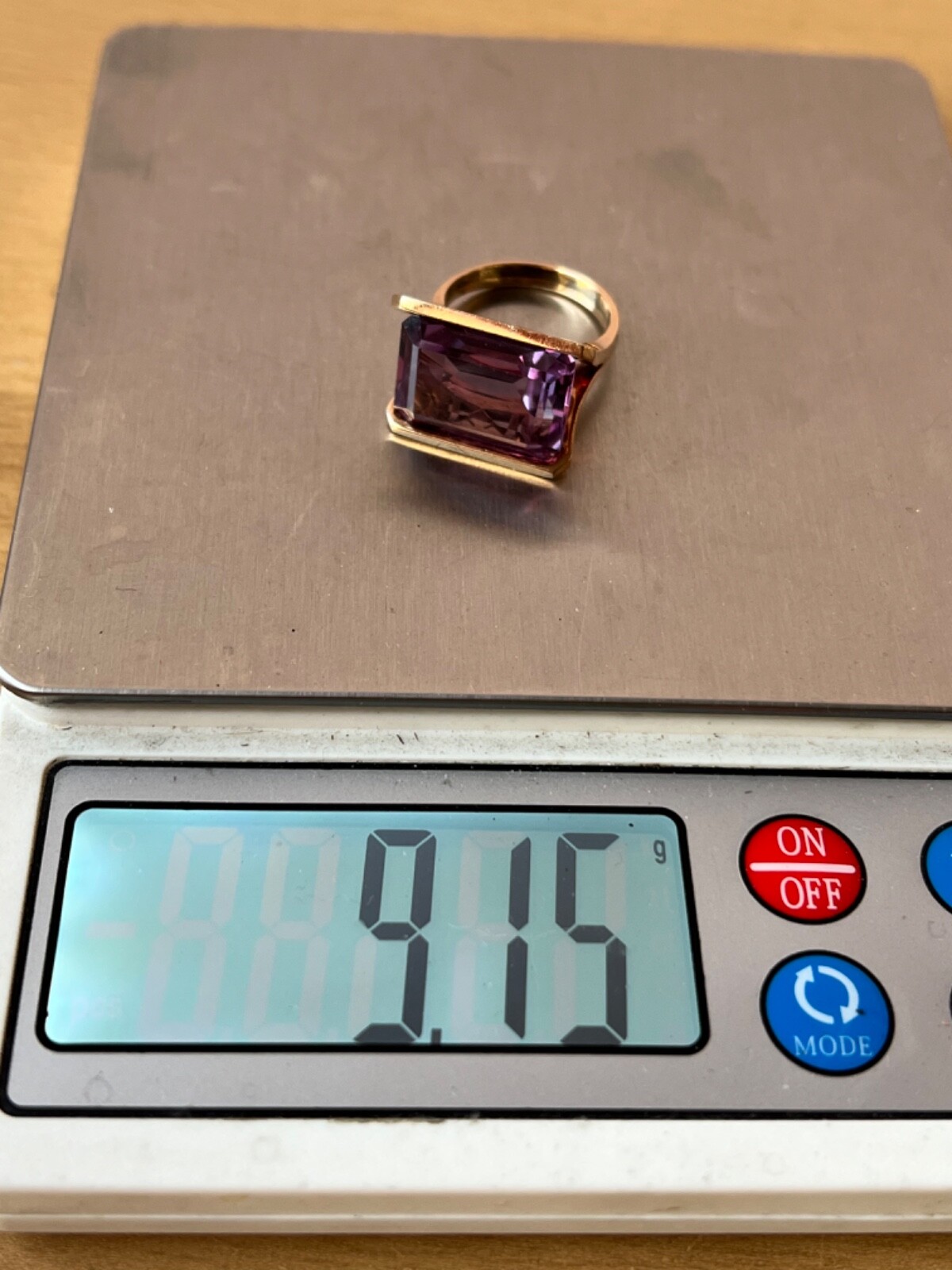 VINTAGE 14K GOLD HUGE EAST WEST TENSION SET PURPLE COLOR CHANGE SAPPHIRE RING