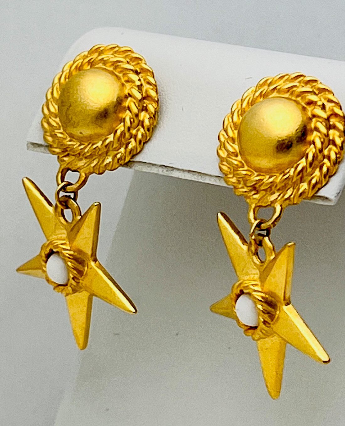 Vintage 1980-90s Matte Gold Tone White Lucite Star Pierced Earrings