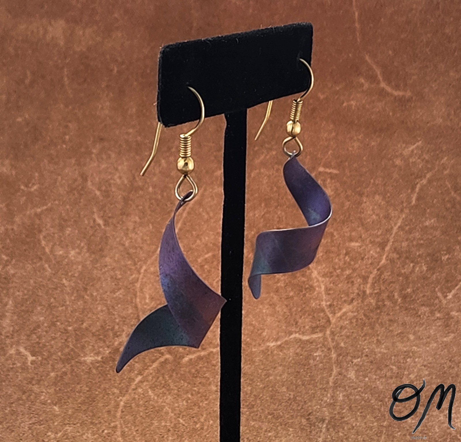 Vintage Violet & Blue Lightweight Dangle Twisted Ribbon Spiral Metallic Earrings