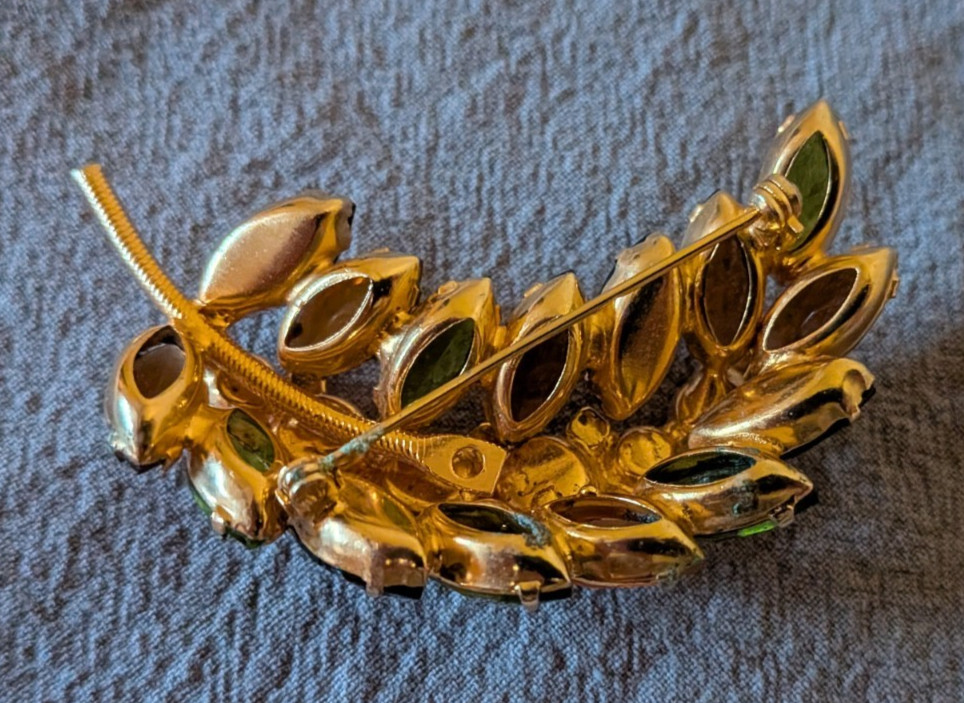 Vintage Unsigned Juliana Rich Fall Colors Rhinestone Leaf Brooch Pin 2.5″