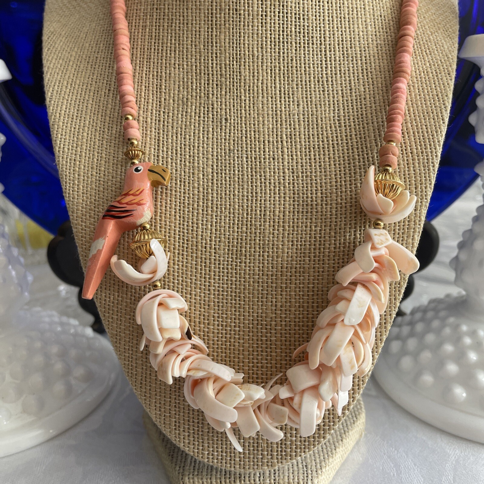 Vintage Peach & White Natural Sea Shell & Fun Parrot Beach Wear 23″ Necklace Z29