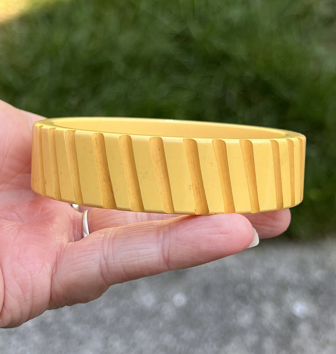 Vintage Carved Light Yellow Bakelite 19mm Wide Bangle Bracelet Tested 7 3/4″