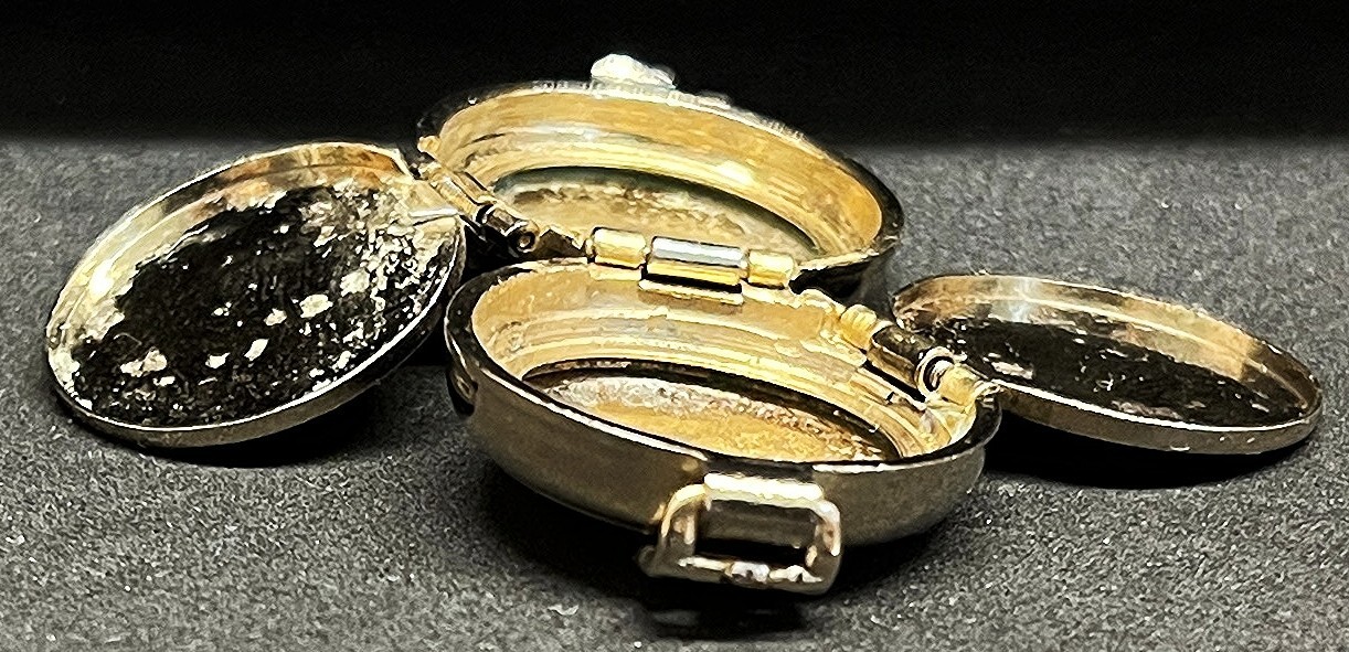 Vintage lot x2 locket photos “Coro” 4 photo way, Art Nouveau, amazing pieces
