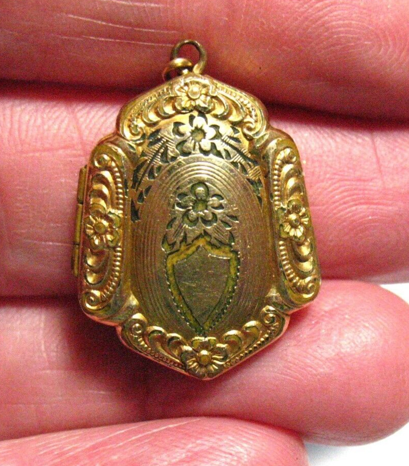 GOLD FILLED BLACK ENAMEL SHIELD SHAPED LOCKET 3/4 X 1 INCH 3.4 GRAMS J-527